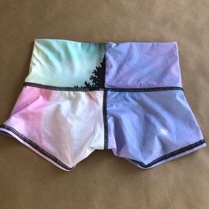 NWOT teeki northern light shorts